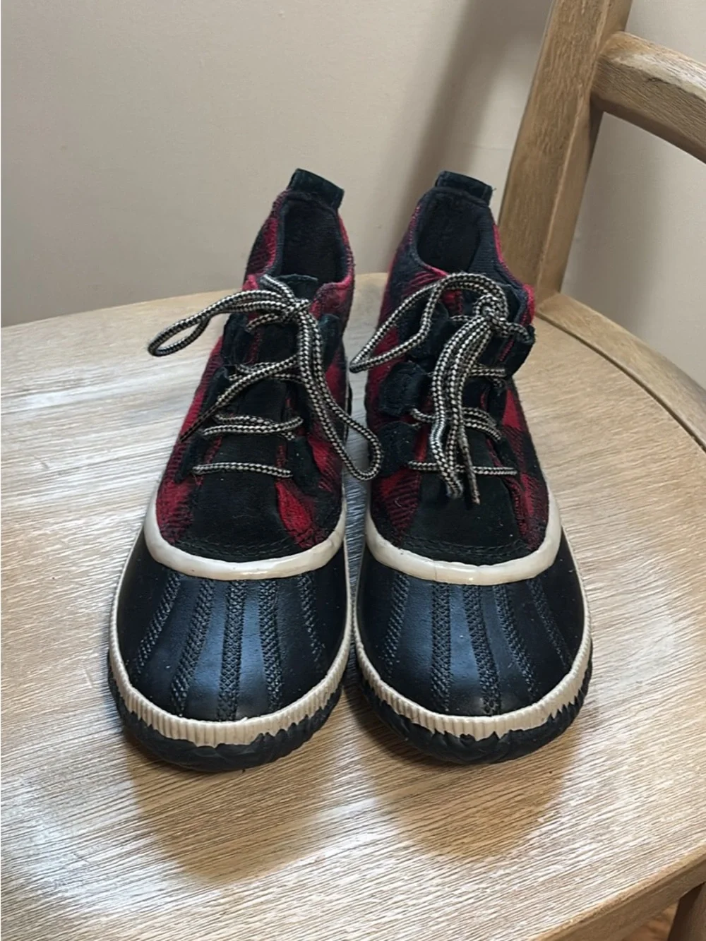 Sorel Out N About Boots Women Size 8.5 Black Red Buffalo Plaid Wool Rubber (A-6)